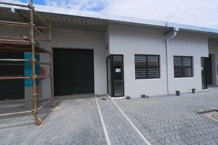 Industrial unit to rent in Montague Gardens with 24-hour security and parking.