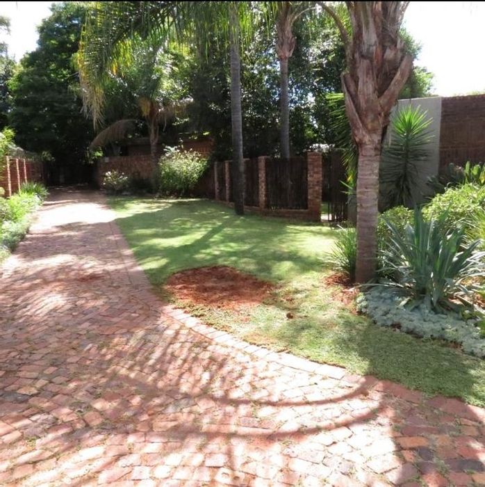 Property #2399624, Cottage Rental Monthly in Murrayfield