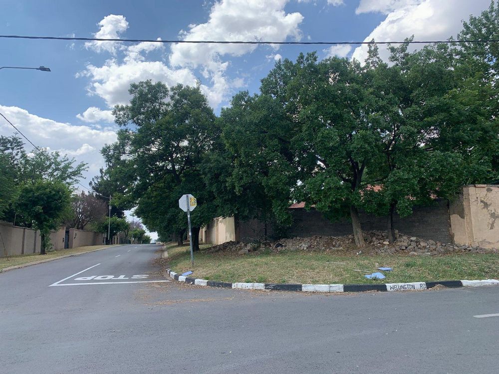 Lombardy East House For Sale Three bedrooms, flatlets, rental