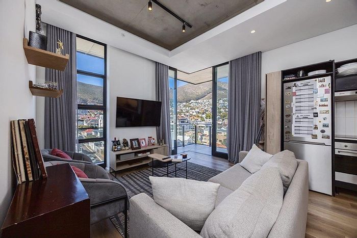 Sea Point Apartment For Sale: 2 beds, rooftop pool, gym, pet-friendly, secure parking.