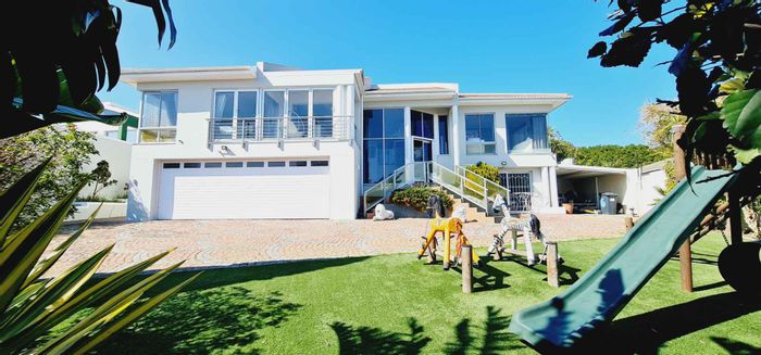 Stunning Plattekloof Home for Sale: Spacious, Entertaining, and Dual Living Options!