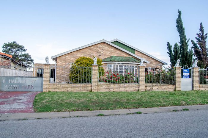 Heath Park House For Sale: 3 Bedrooms, entertainment room, ample parking, spacious garden.