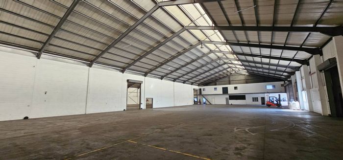 Industrial Warehouse To Rent in Beaconvale with Spacious Yard and High Roller Doors