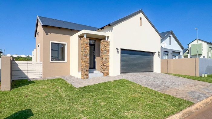 For Sale: House in Golden Fields Estate with 3 beds, pool, and security.