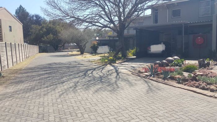 Property #2176947, Townhouse for sale in Sasolburg