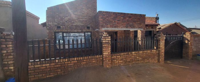 Property #2174147, House pending sale in Tembisa