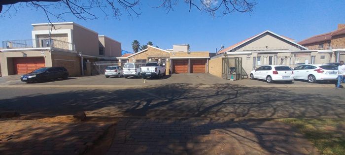 Property #2171767, House for sale in Lenasia South