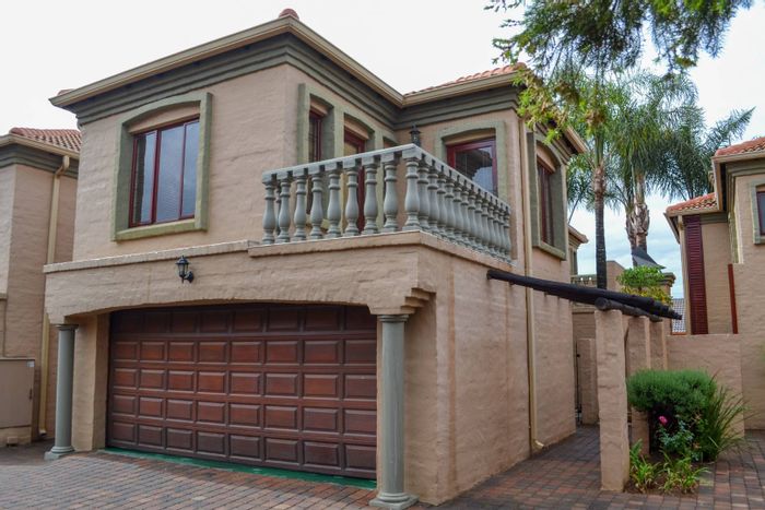 Property #2199379, Townhouse rental monthly in Woodhill Golf Estate