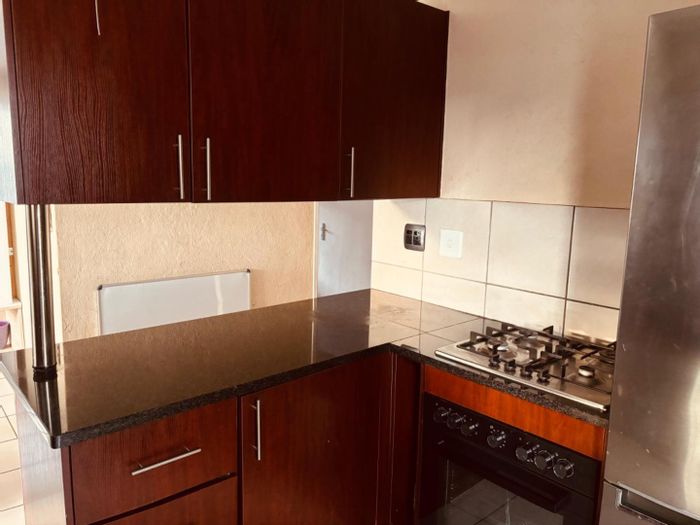 Kosmosdal House For Sale: 3 bedrooms, entertainment area, 24-hour security, prepaid electricity.