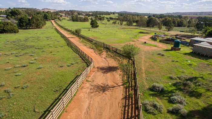 Farm For Sale in Mogale City: 21 ha with rental income and business potential.