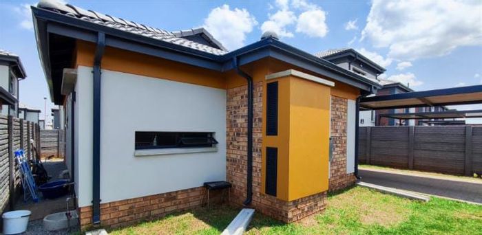 Albertsdal House For Sale: 3 bedrooms, secure estate, spacious parking, close to amenities.