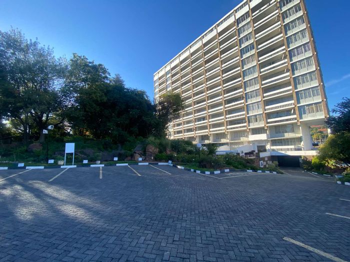 Parktown Apartment To Rent: 2 beds, garage, balcony, close to schools and highways.