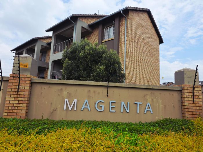 For Sale: Apartment in Monavoni with 2 beds, security, and nearby shopping.