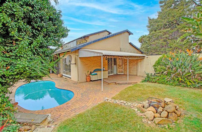 Townhouse for Sale in Weltevreden Park: Spacious Living, Pool, and Versatile Loft!