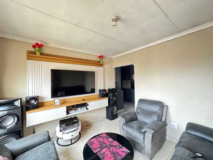 2-Bedroom House To Rent in Lotus Gardens with secure yard and prepaid electricity.