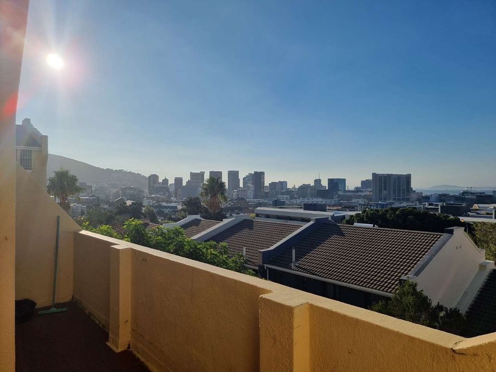 Large balcony, views overlooking the city