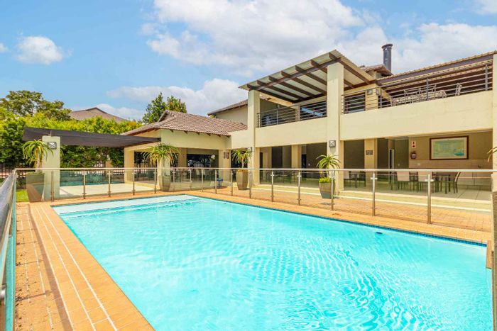 Fourways Apartment To Rent: Secure estate, clubhouse, pool, tennis court, balcony views.