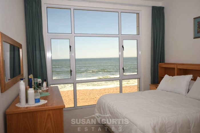 Vogelstrand Apartment For Sale: Beachfront, 3 Bedrooms, Indoor Pool, Double Garage.