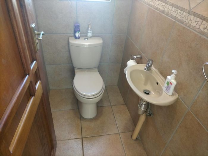 Five-bedroom house for sale in Ninapark with pool and triple garages.