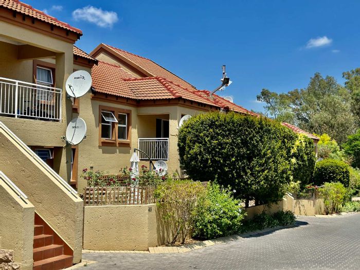 Property #2220428, Townhouse for sale in Sunninghill