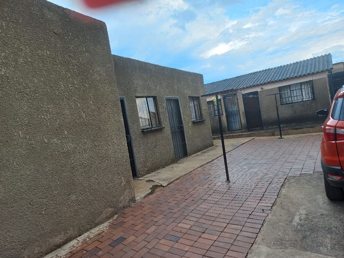 Property #2209213, House for sale in Tembisa