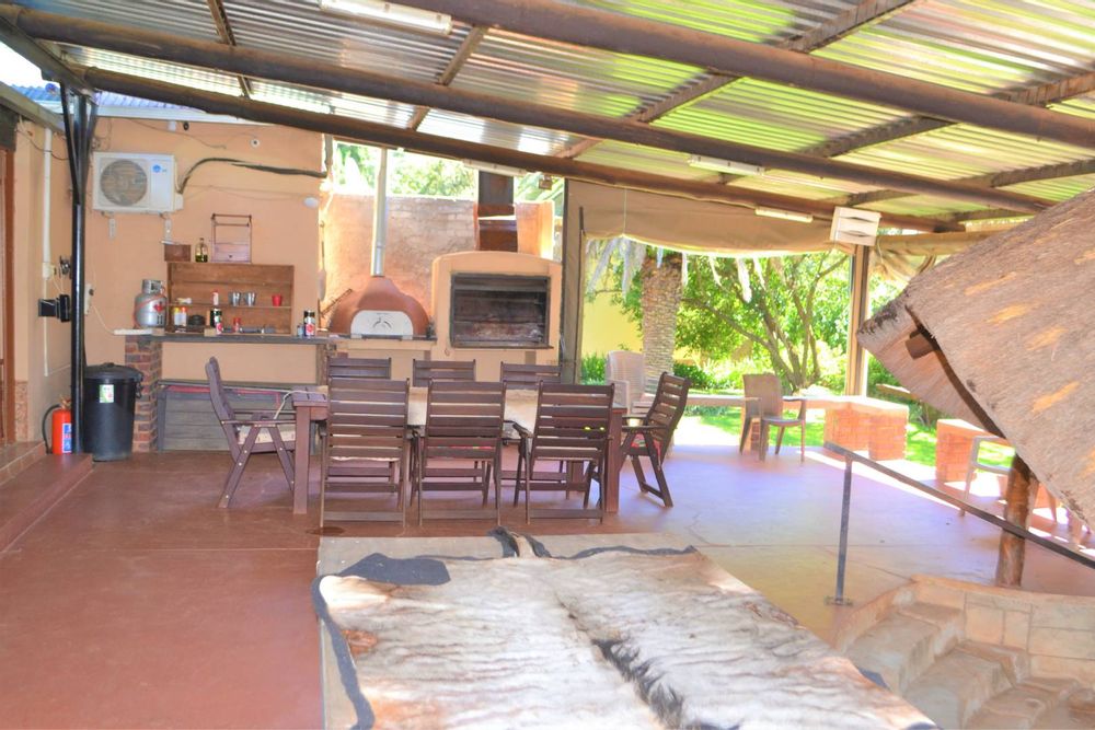 UNDERCOVER BRAAI AREA  AND POOL TABLE for guests