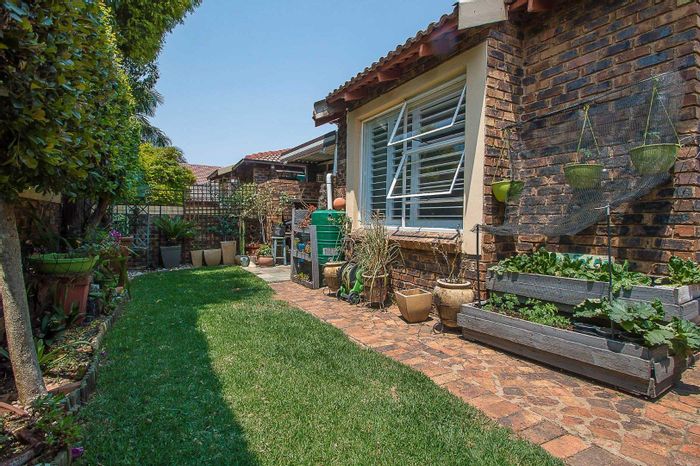 Property #2071363, Townhouse sold in Weltevreden Park