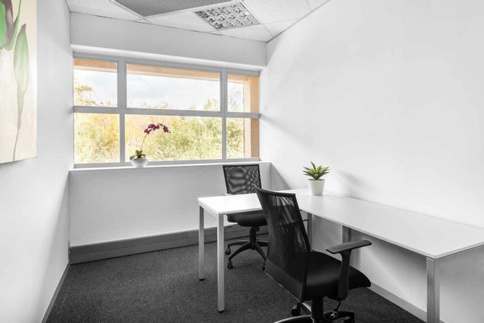 Office to Rent in Parktown: Private space, shared amenities, on-site parking available.
