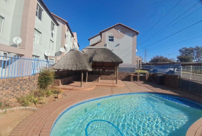 Property #2259745, Townhouse for sale in Meredale