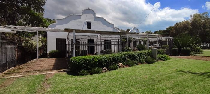 For Sale: Hatfield House with 13 bedrooms, solar system, and student rental potential.