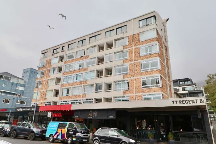 Property #2231849, Apartment pending sale in Sea Point
