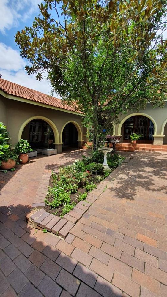 Garages and courtyard parking