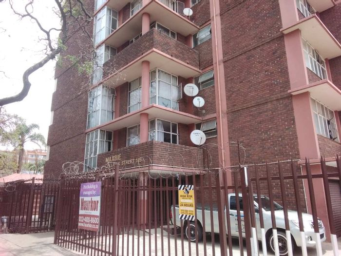 Sunnyside Apartment For Sale: 1-bedroom, low levies, convenient lifts, ready to move in.