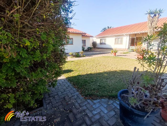 Spacious 3-Bedroom House with Granny Flat For Sale in Vineta