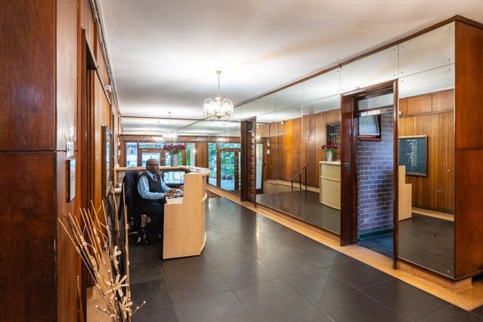 Illovo Apartment To Rent: 2 Bedrooms, secure parking, FIBRE READY, close to amenities.