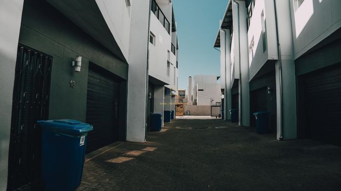 Kleine Kuppe Apartment For Sale: 2 Bedrooms, Ensuite Bathrooms, Braai Area, Air Conditioning.