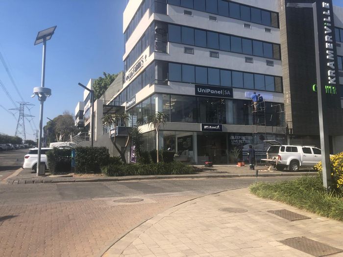 Office to Rent in Kramerville: 179m² space with cafe and meeting area.