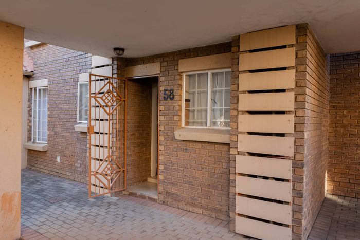 For Sale: 2-Bedroom Apartment in Mooikloof Ridge with Garden, Garage, and Amenities.