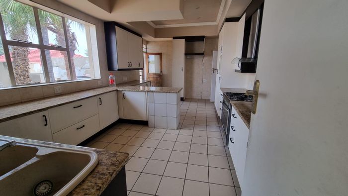 Cyrildene House For Sale: 3 Bedrooms, Pool, Income-Generating Cottages, Prime Location.
