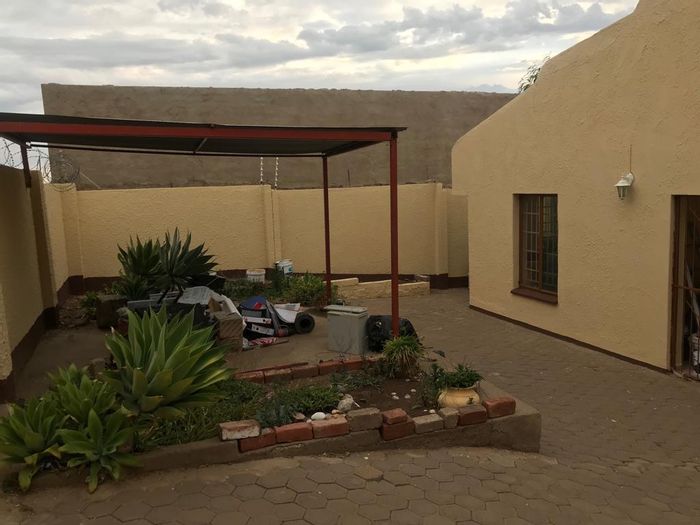 Property #2070823, House for sale in Katutura