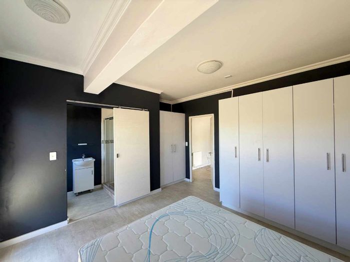 House To Rent in Myburgh Park Fase 1 with kitchenette, gated parking, and water included.