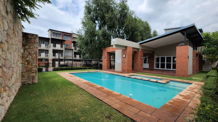 Lonehill Apartment To Rent: 2 beds, pool, clubhouse, 24-hour security, great location.