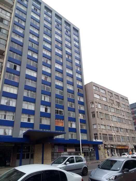 South Beach Apartment For Sale: Open-plan living, beachfront access, ideal for investors.