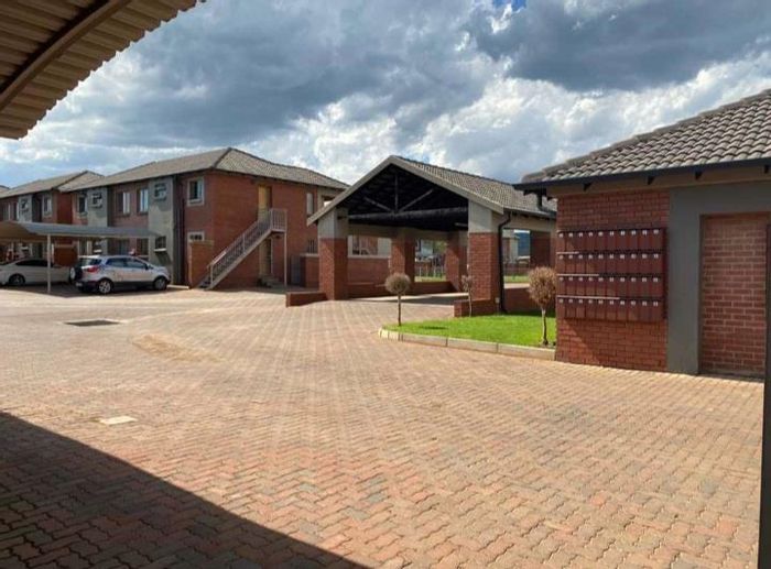 Two-bedroom apartment to rent in Pretoria West with 24-hour security access.