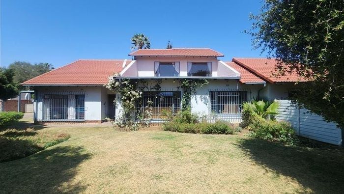 For Sale: 5-Bedroom House in Brackendowns with Pool, Garden, and Staff Quarters.