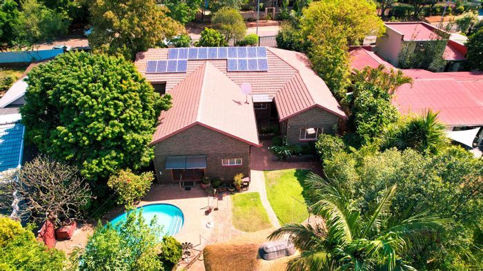 Sinoville House For Sale: 4 Bedrooms, Pool, Flatlet, Solar, Borehole.