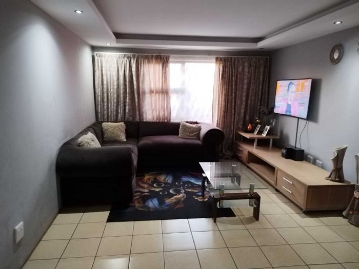 Property #2187627, House for sale in Roodekop