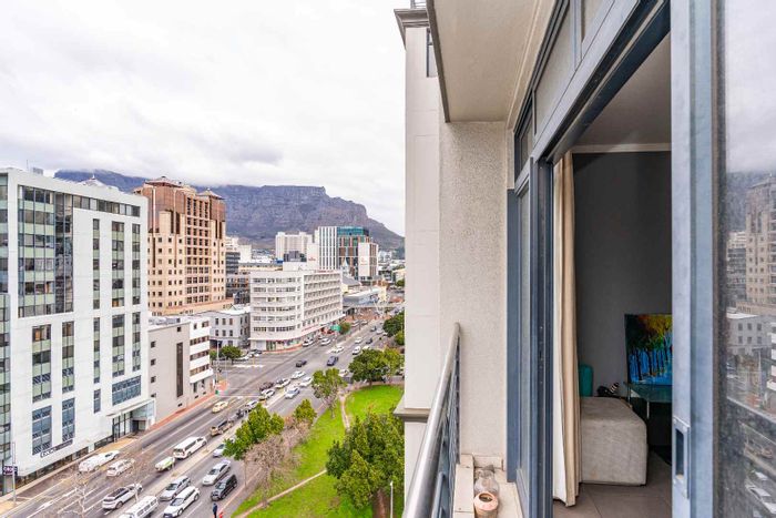 Stunning De Waterkant Apartment For Sale: Views, Short-Term Let Friendly, Great Amenities!