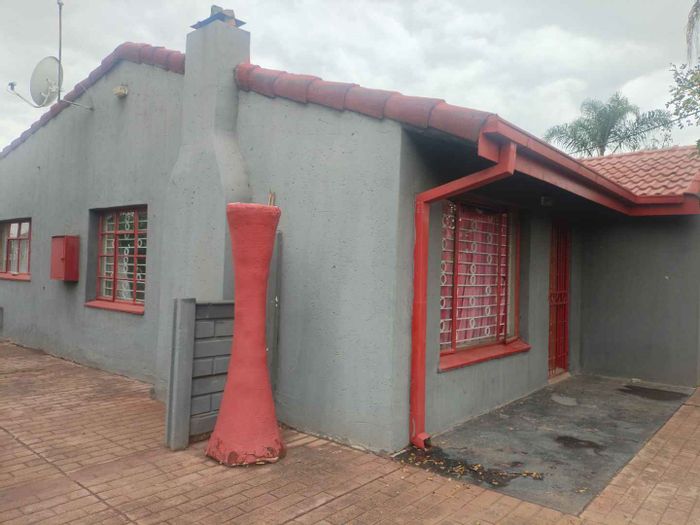 Property #2425370, House Rental Monthly in East Lynne