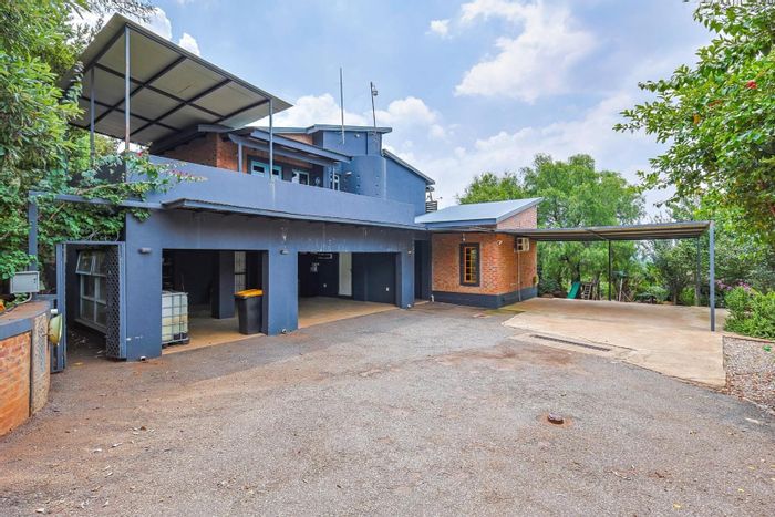 5-Bedroom House To Rent in Tyger Valley with pool, garden, and solar system.